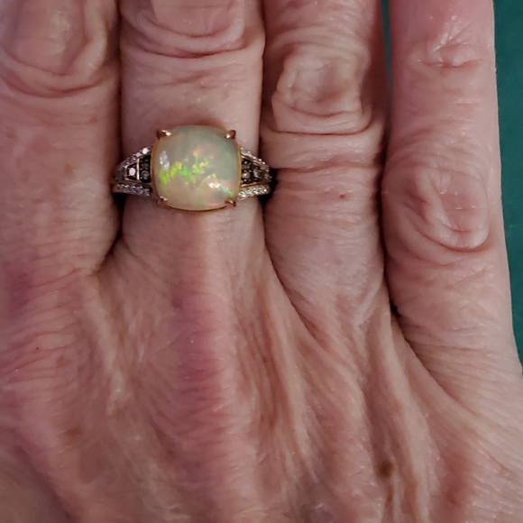 GORGEOUS 10KT GOLD ETHIOPIAN OPAL AND DIAMOND RING, NWT!! - Picture 3 of 8